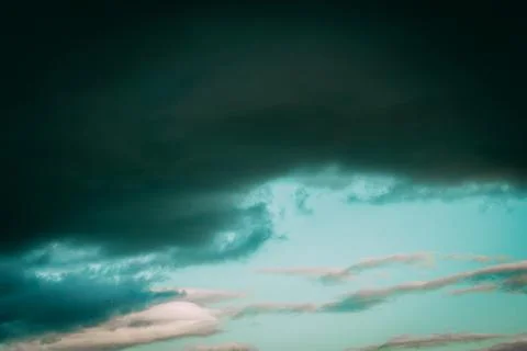 Dark rain clouds, thunderstorm. Soft selective focus. Foto stock