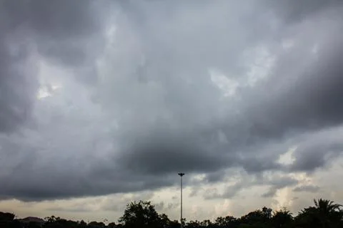 Dark sky and dramatic black cloud before rain. Foto stock