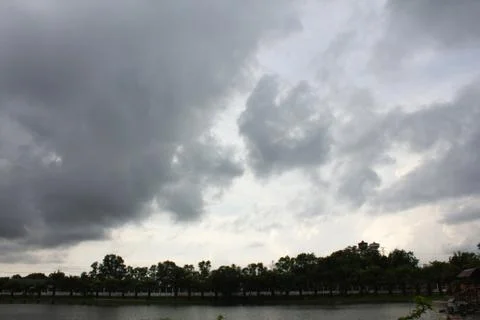 Dark sky and dramatic black cloud before rain. Foto stock