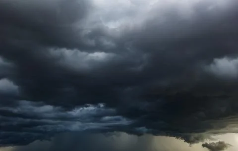The dark sky with heavy clouds converging and a violent storm before the ra.. Stock Photos