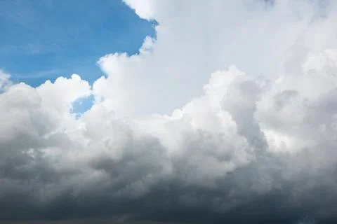 The dark sky with heavy clouds converging and a violent storm before the ra.. Stock Photos