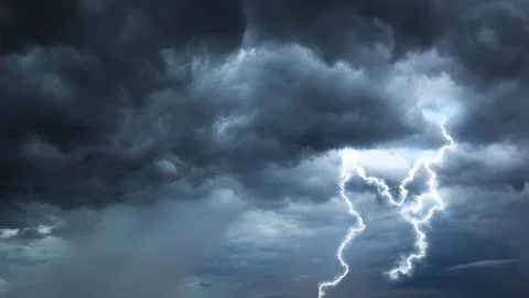 The dark sky with heavy clouds converging and a violent storm before the ra.. Stock Photos
