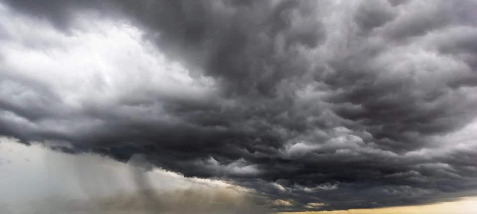 The dark sky with heavy clouds converging and a violent storm before the ra.. Stock Photos