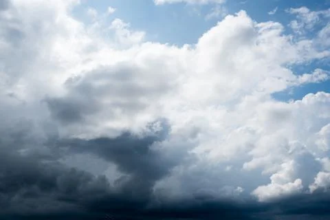 Dark storm clouds with background,Dark clouds before a thunder-storm. 库存照片