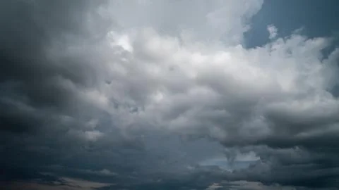 Dark storm clouds with background,Dark clouds before a thunder-storm. 库存照片
