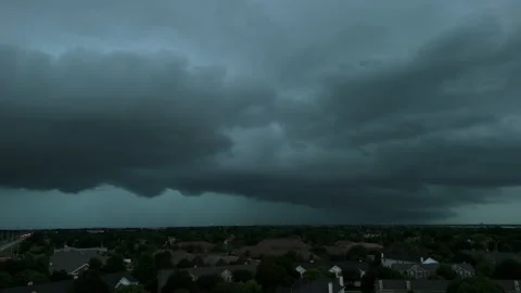 Dark storm clouds forming over the countryside. Dramatic shelf cloud Stockbeeldmateriaal 346790747