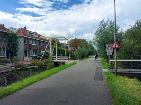 Dark storm clouds over the Ridder van Catsweg in Gouda Foto stock