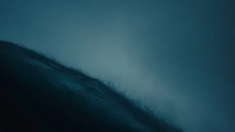 Dark stormy ocean wave lip crashing forward mist slow motion Stockbeeldmateriaal 333446183