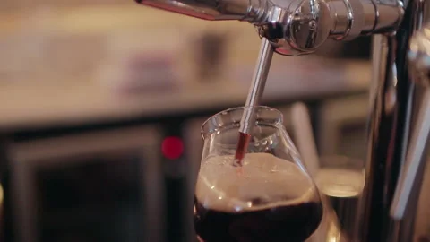 Dark Stout Beer Pouring From Tap Into Glass Close Up 库存影片 344537822