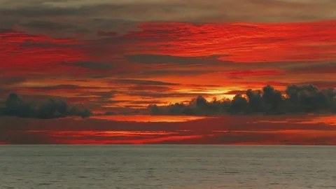 Dark sunset at the ocean Video stock 81354005