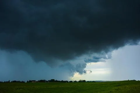 Dark supercell storm clouds with massive rain shaft. Foto stock