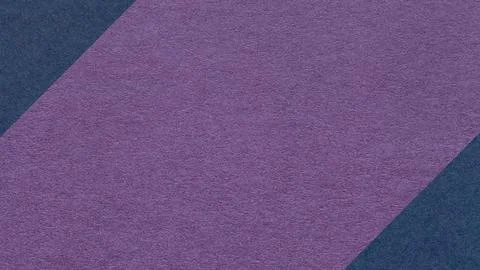 Dark violet paper texture background with navy blue corners and copy space .. 库存照片