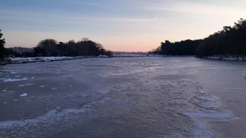 Dark Waters With Floating Ice, Silent River At Dusk Dotted With Icy Fragments Video stock 327051975