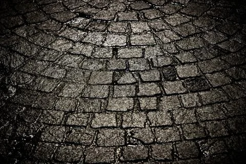 Dark wet cobblestone background tight Stock-Fotos