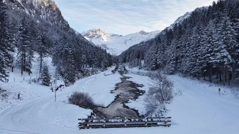 Dark winter river 스톡 동영상 329506326