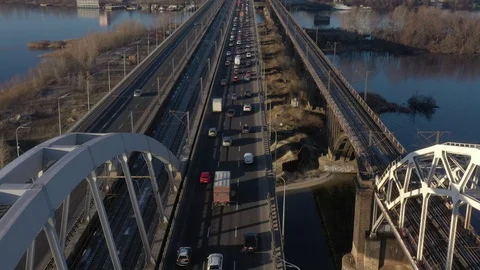 Darnitsky bridge over the Dnieper River. Ukraine city Kiev. Stock-Footage 128231301