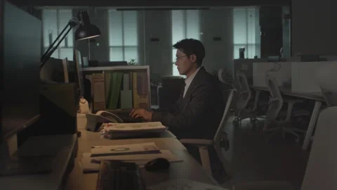 Dartboard on Brick Wall. Korean text 회계. Translation: Accounting. Stock-Footage 338162442