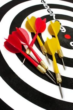 Darts arrows on dartboard Foto stock