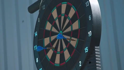 Darts dart flies into the board Video stock 201953760