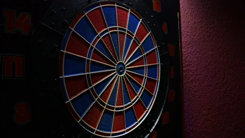 Darts hitting target, darts hitting the red center of the target 動画素材 102525674