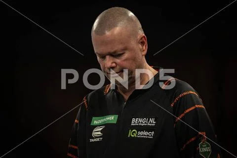 Photograph: Darts Paddy Power 2024 PDC World Darts Championship Raymond ...