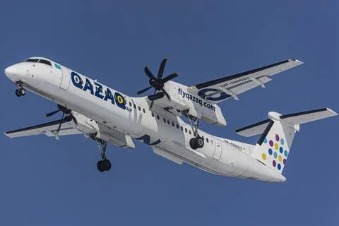 Dash 8-400 Stock Photos