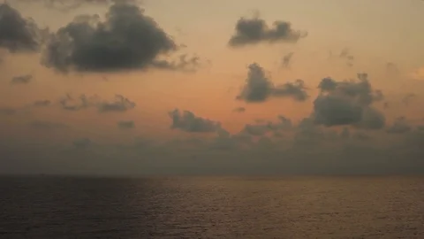 The dash at sunset slowly move. 動画素材 98854787