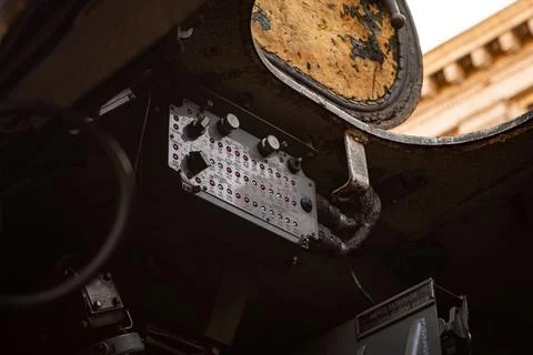Dashboard in a destroyed Russian self-propelled artillery. Foto stock