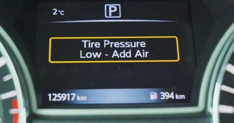 Dashboard display showing no key detected error message during winter Stock Footage 336035267