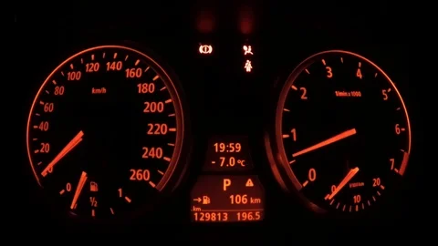 Dashboard of an expensive car Vidéo 99500512