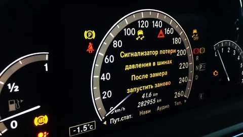Dashboard of an expensive car Vidéo 99500523
