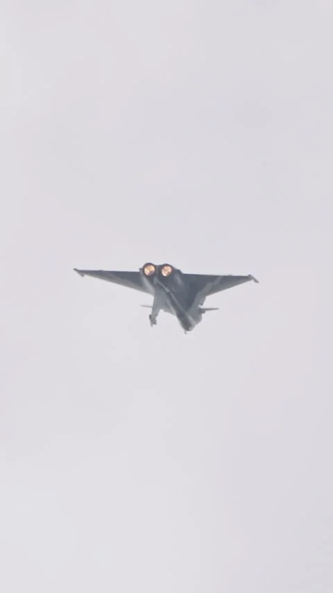 Dassault Rafale fighter jet preforming high speed maneuvers Stock Footage 320318927