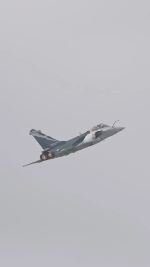 Dassault Rafale fighter jet preforming high speed maneuvers Stock Footage 320318978