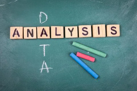 DATA ANALYSIS. Text on a sticky note pinned to a corkboard Stock Photos