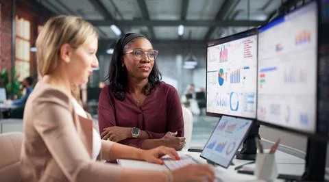 Data Analyst Celebrating Five-star Performance While Working At Desk. Stock-Fotos