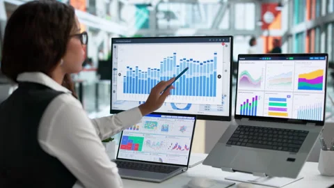 Data Analyst Reviews Financial Dashboard On Laptop 库存影片 345862529