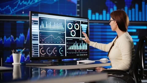 Data Analyst Using Data Analytics KPI 動画素材 312125092