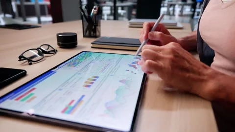 Data Analyst Using Data Analytics KPI Video stock 318321058
