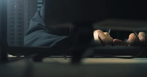 Data Breech - Computer Hacker in Server Room Видео 109171366