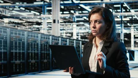 Data center admin creating digital twin scan to optimize server load balancing Stock-Fotos