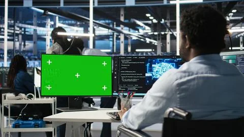 Data center admin in wheelchair using AI node tree software on green screen PC Foto stock