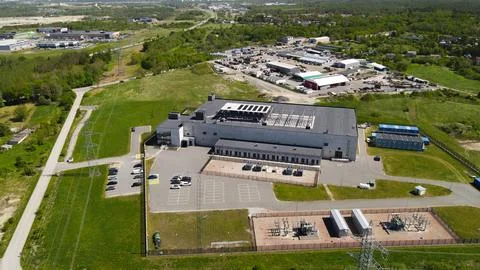 Data center building and electrical substation connecting infrastructure Foto stock