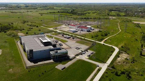 Data center building with electrical substation expanding technology Foto stock
