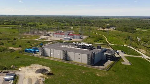 Data center building with electrical substation in rural landscape Foto stock