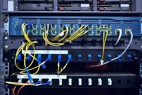 Data center, cables and hardware in control room for information technology Foto stock