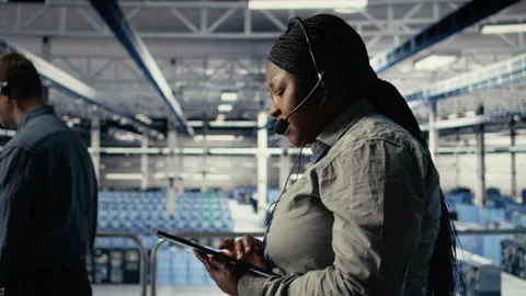 Data center colleagues using artificial intelligence to help customers Stock Footage 314684324
