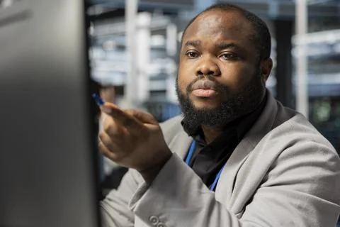 Data center computer scientist inspecting gear, doing maintenance tasks Foto stock