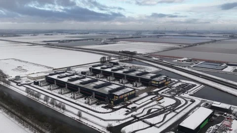 Data center, computing center, hyperscaler, computer servers, cloud services Vidéo 326004854