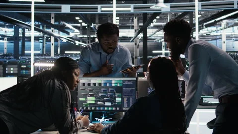 Data center coworkers doing brainstorming, using node tree software Video stock 307042957