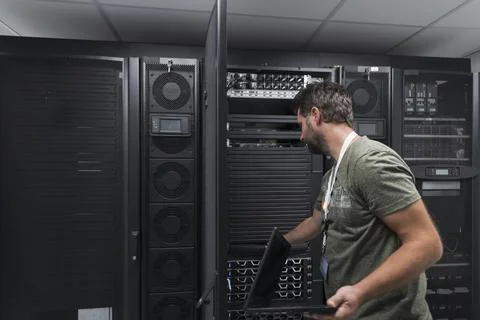 Data Center Engineer Usaing Keyboard on a Supercomputer Server Room Specialist 스톡 사진